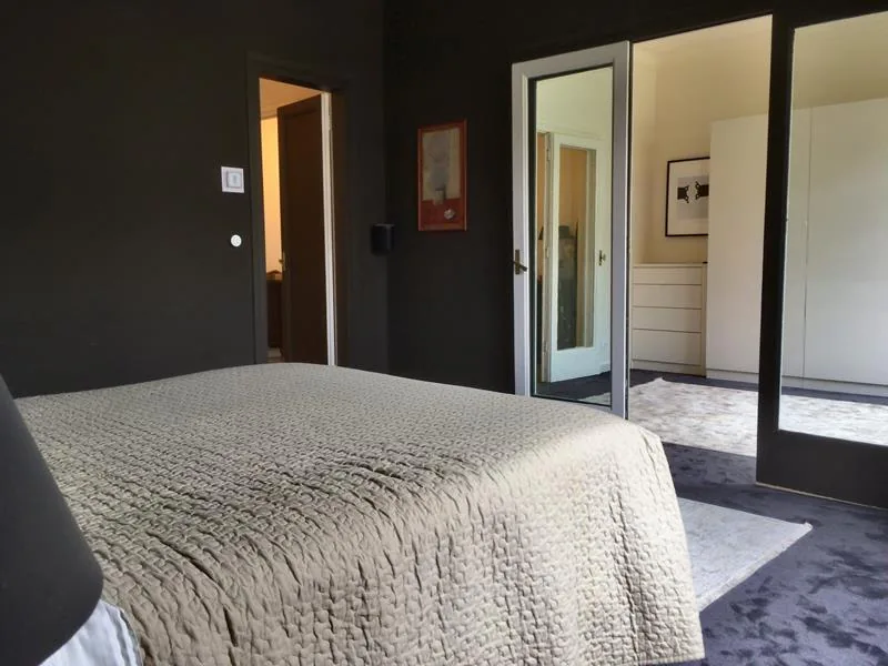 Dormitorio principal del piso muestra