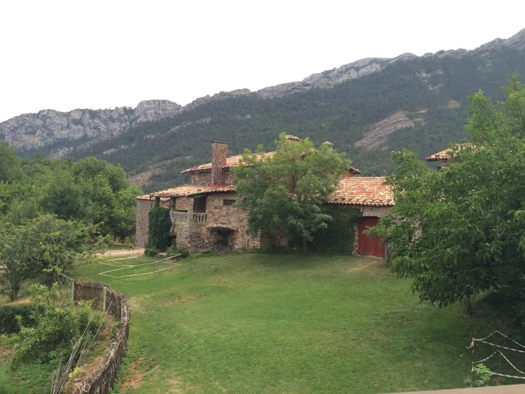 Casa de Grèixer con su prado